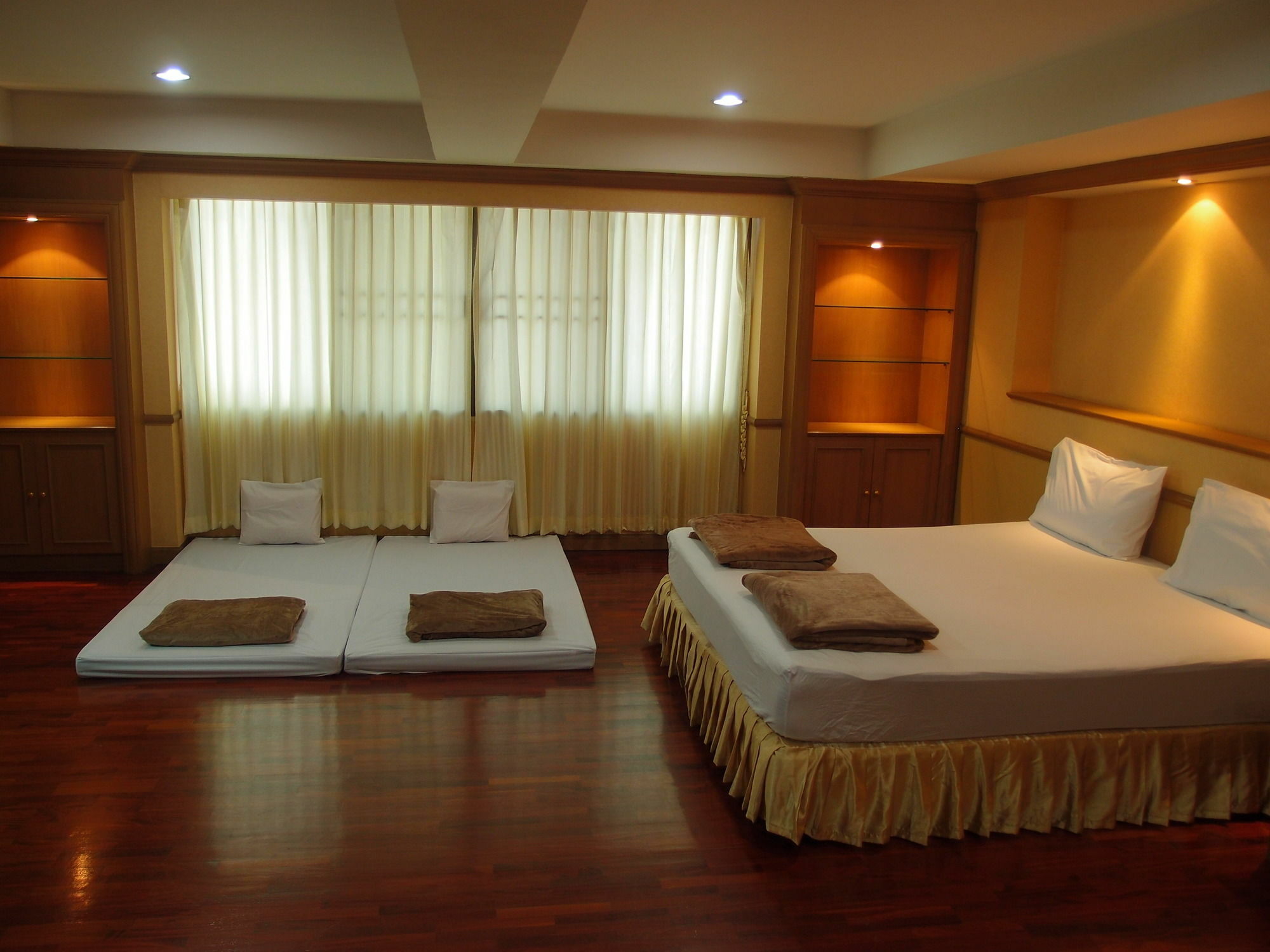 Alameda Suites Hotel Bangkok Exterior foto