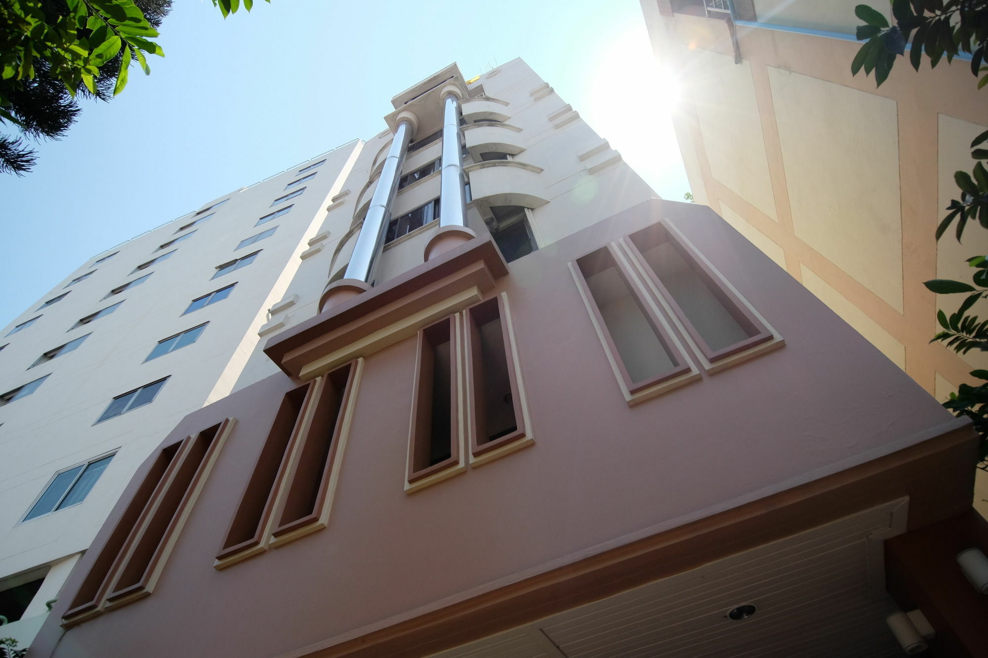 Alameda Suites Hotel Bangkok Exterior foto